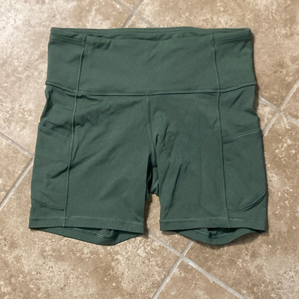 Lululemon women’s spandex shorts size 8